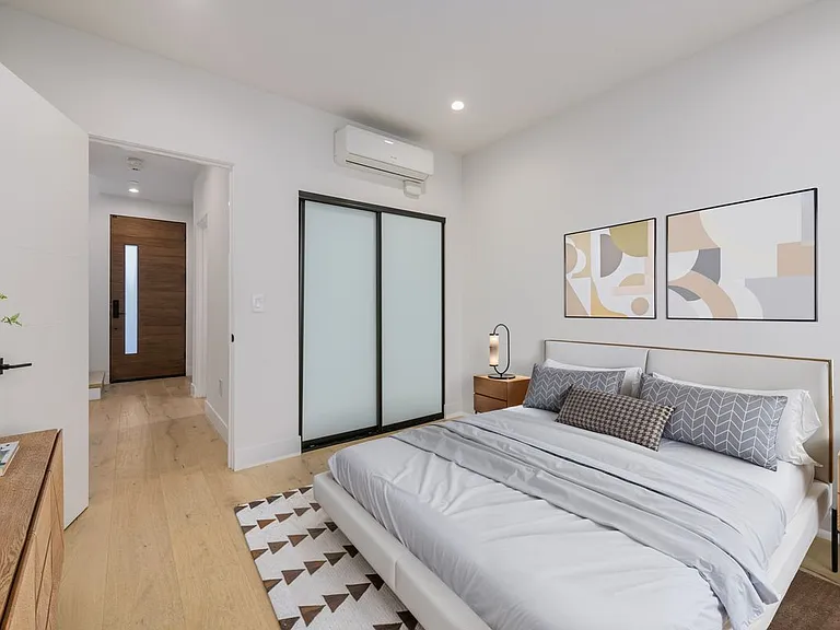 741 N Gramercy Pl — Photo 3