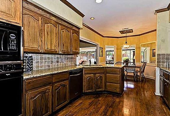 3rd image of 104 Yacht Ct