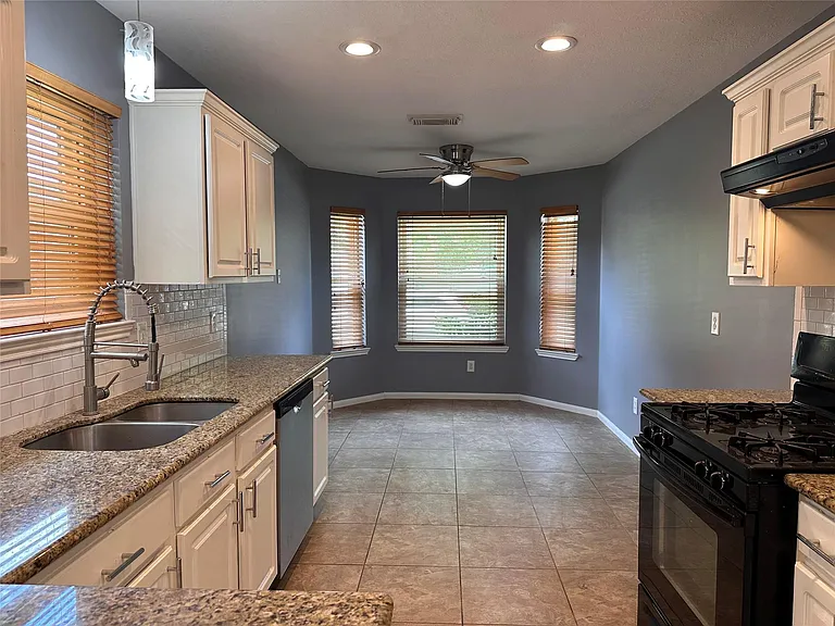 28806 Stone Fox Dr — Photo 8