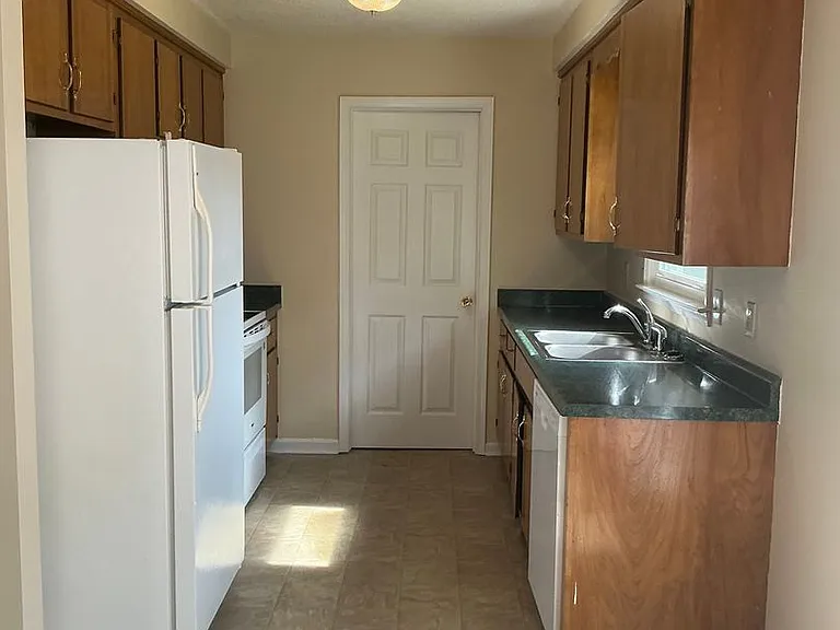 910 Dolphin Ln — Photo 8