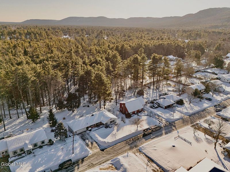 3rd image of 27 Bonner Drive