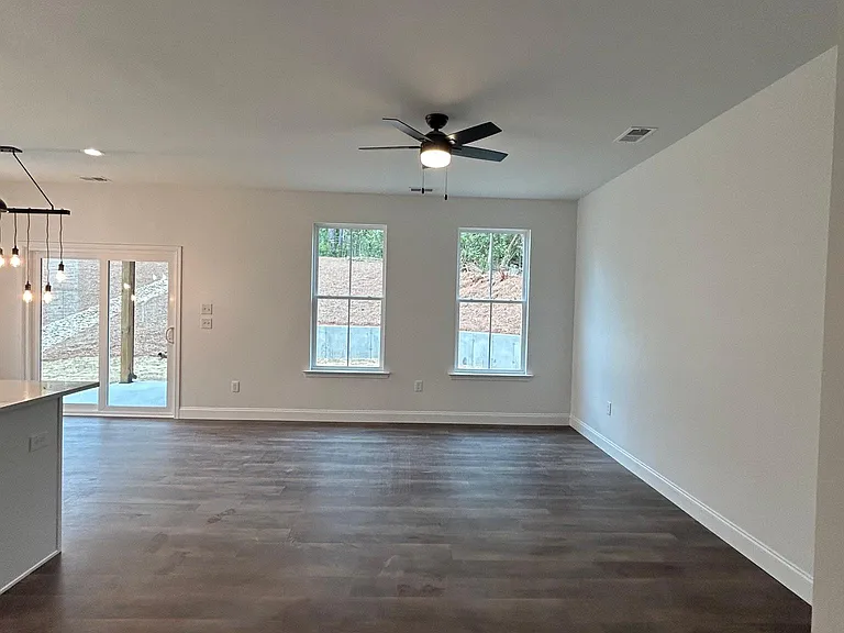 734 S Bomar Ave — Photo 5