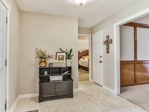 5th image of 2907 Redwood Lodge Dr