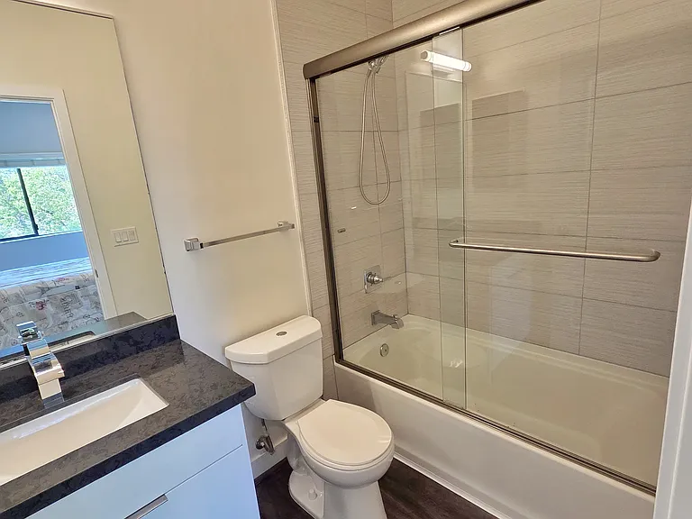 2651 S Hobart Blvd #9 — Photo 12