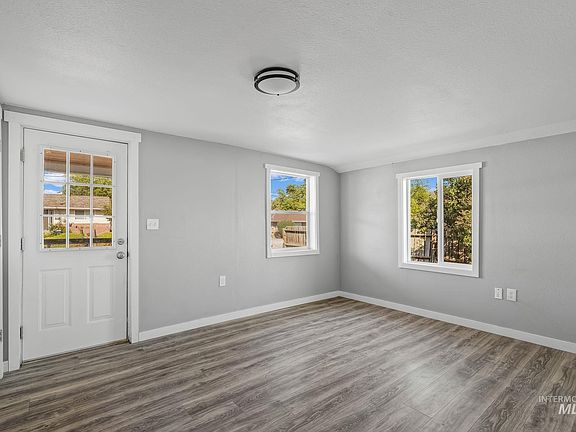 5th image of 1013 McCarroll St