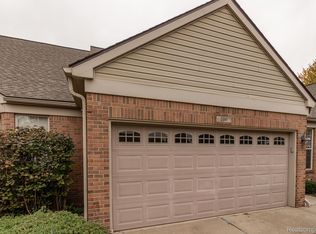 106 Carson Dr, Westland, MI 48185