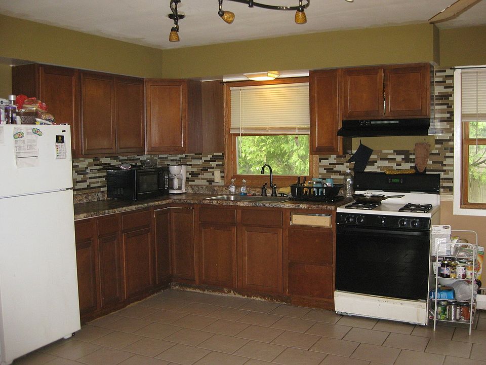 2nd image of 717 University St