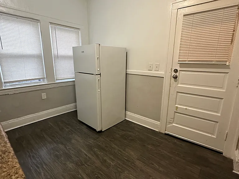 13811 Byron Ave #6 — Photo 5