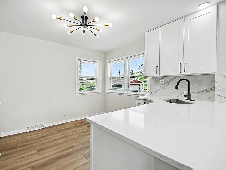 811 E End Ave — Photo 6