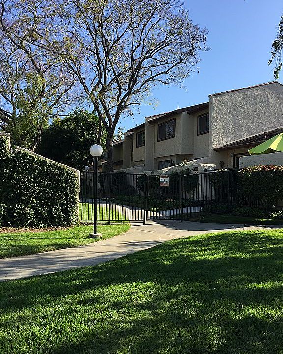 1st image of 8316 Rush St