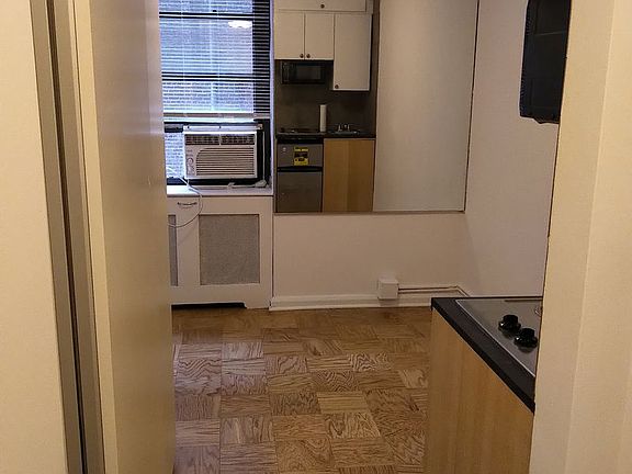2nd image of 135 E 54th St #Mr2