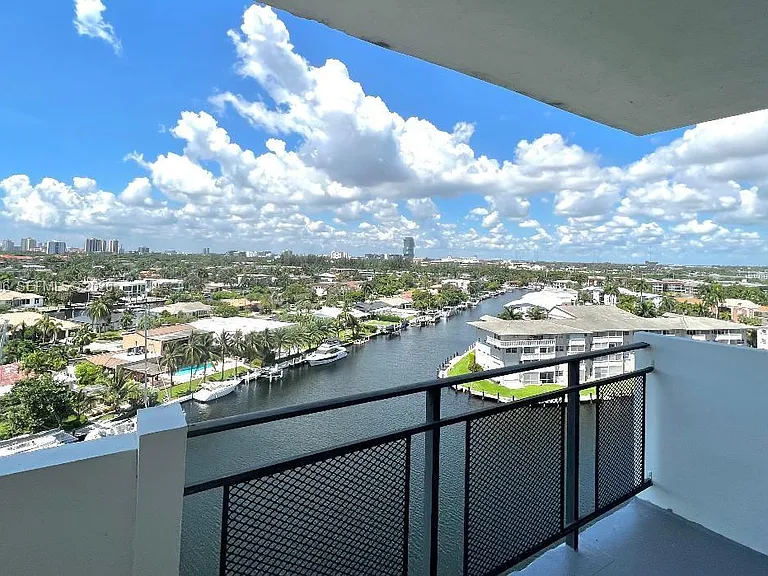 401 Golden Isles Dr #1011 — Photo 31