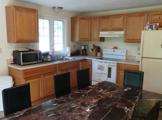 135 W Hartford Ave APT F, Uxbridge, MA 01569