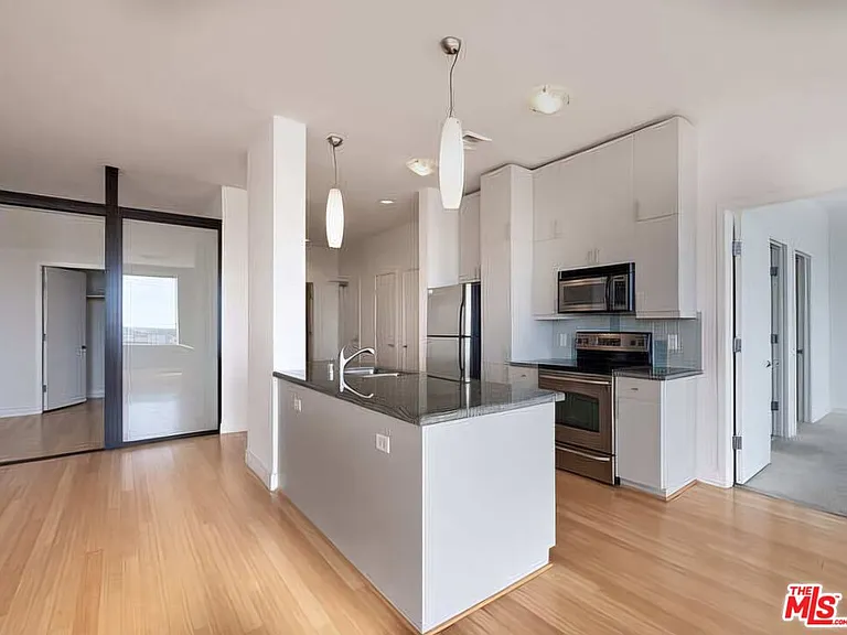 3810 Wilshire Blvd #1012 — Photo 12