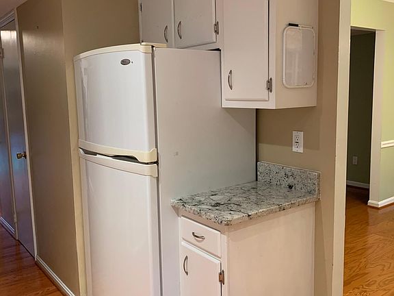 3rd image of 2837 Knollside Ln