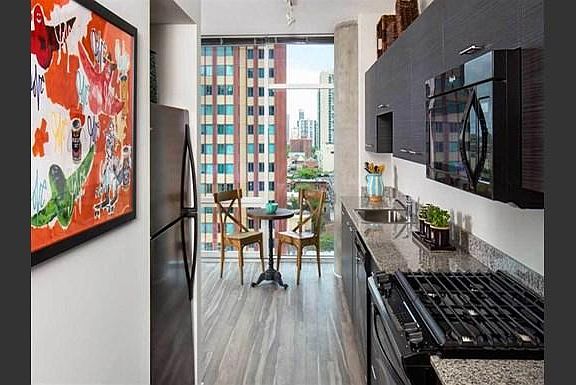 3rd image of 811 Lasalle St #1807