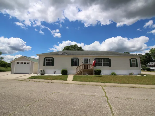 823 Raisin River Rd, Three Rivers, MI 49093