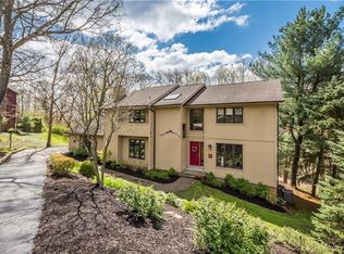 206 Chaucer Ct S, Sewickley, PA 15143
