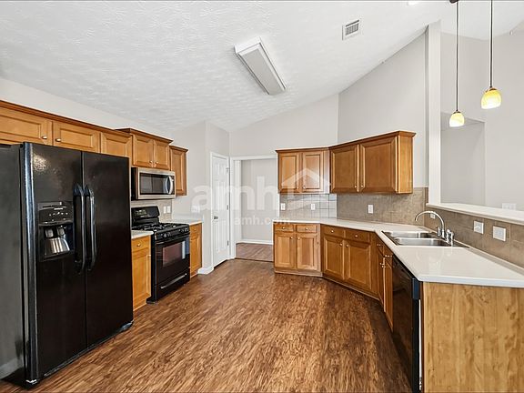 3rd image of 113 Village Dr