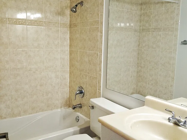 220 Oak Knoll Ct #B2 — Photo 5