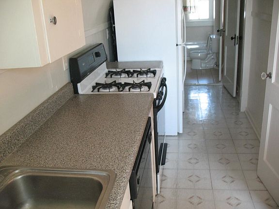 4th image of 2817 Monroe St