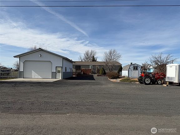 2nd image of 165 NE Dungan Street