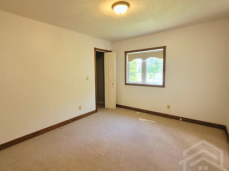 383305 Salford Rd — Photo 8