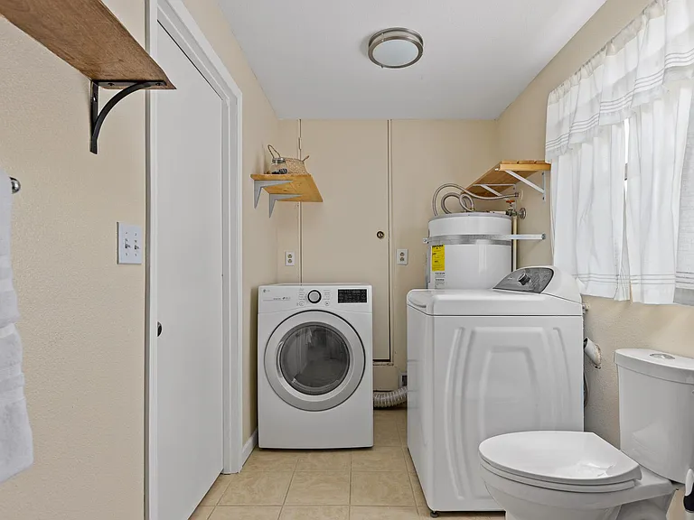 4755 SW Pacific Ave — Photo 5