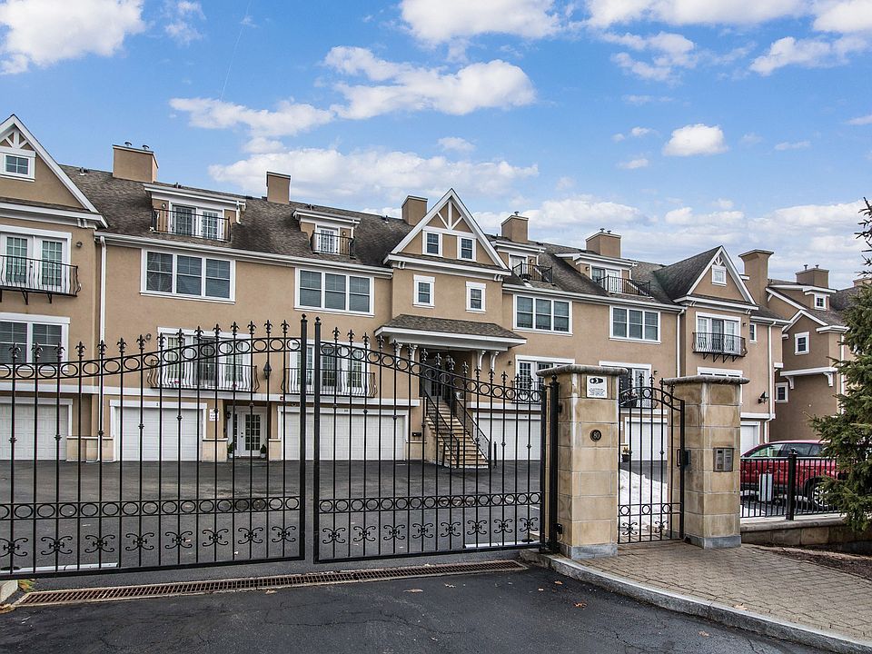 80 Old Boston Post Rd, New Rochelle ( 002 OF  22).JPG