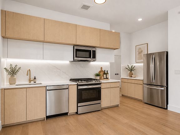 2nd image of 651 38th St #502