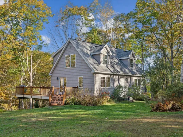 14 Cliff Avenue, Freeport, ME 04032