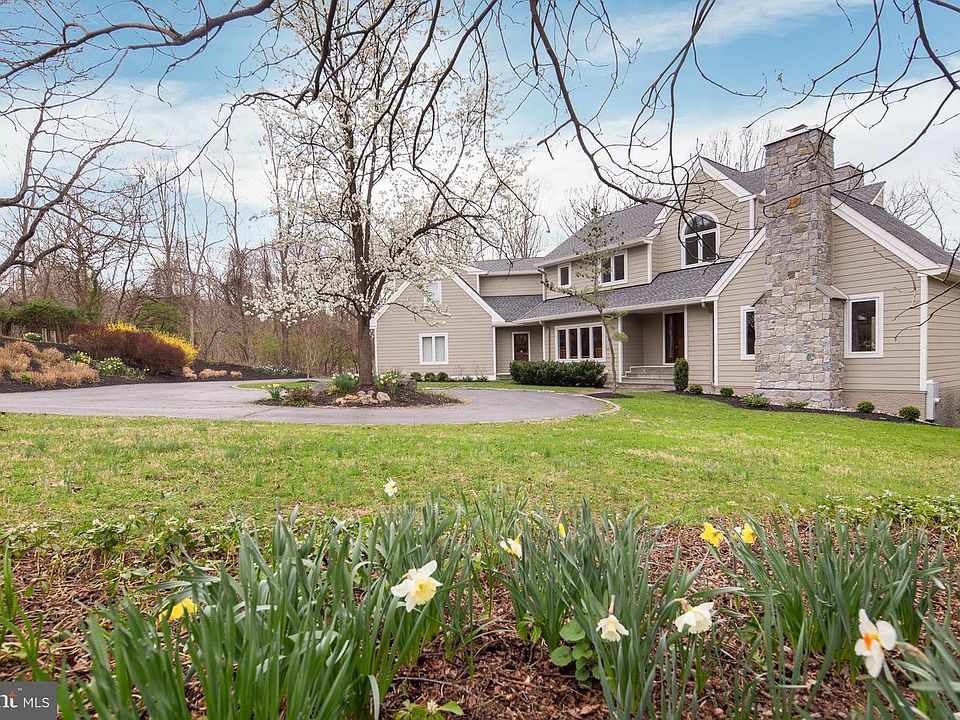 8 Foxhill Ln, Wilmington, DE 19807 | Zillow