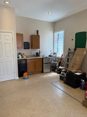 1300 Victoria Ave — Photo 3