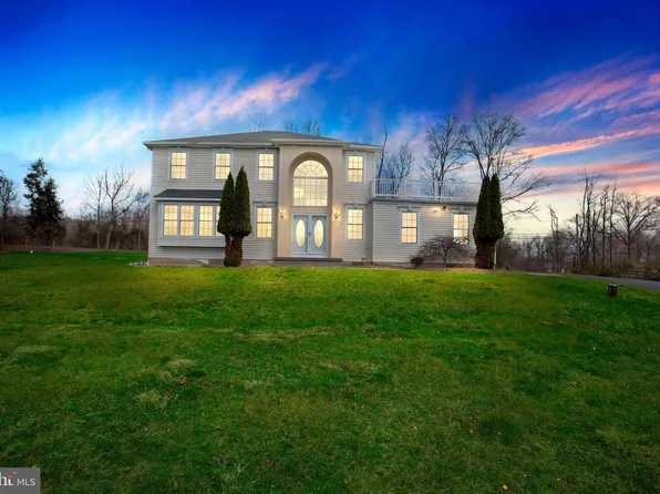 78 Hallowell Dr, Newtown, PA 18940