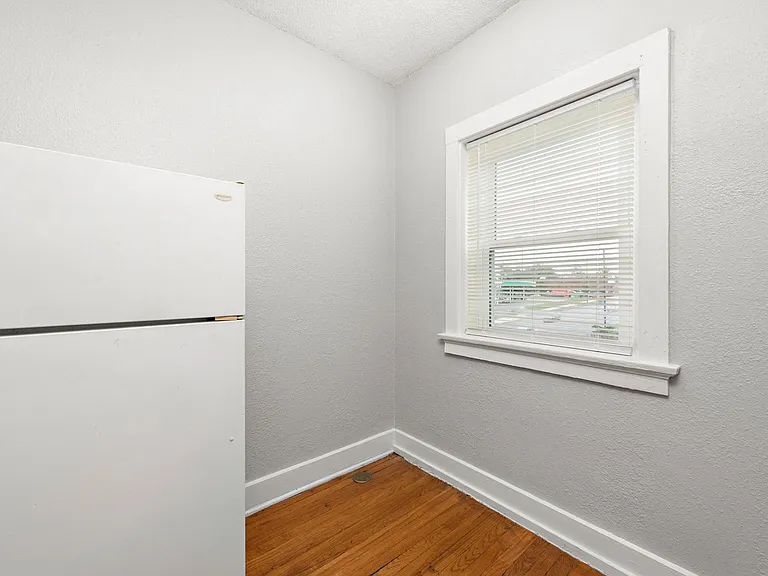 901 E Linwood Blvd — Photo 37