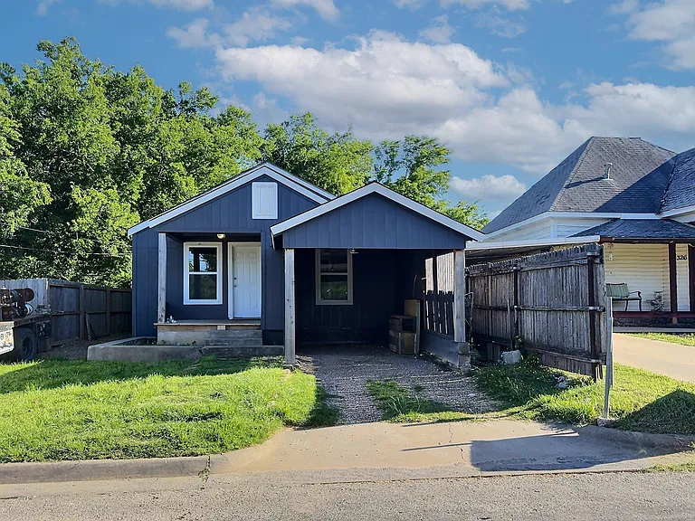330 E Thompson St — Photo 1