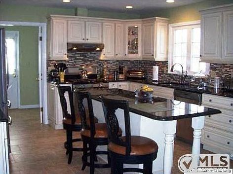 2nd image of 530 Hemlock Hill Dr