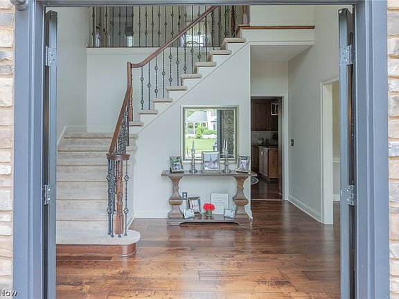5th image of 74 Oak Tree Dr