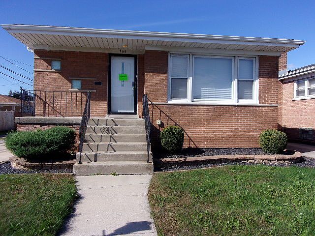 1st image of 566 Hoxie Ave