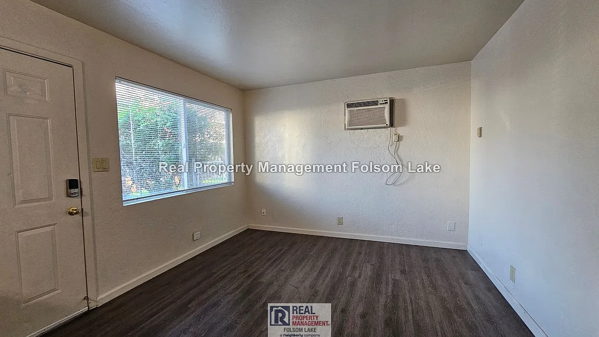 Building Photo - 910 1/2 Mormon St #A