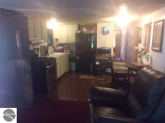 2nd image of 3220 Marion St