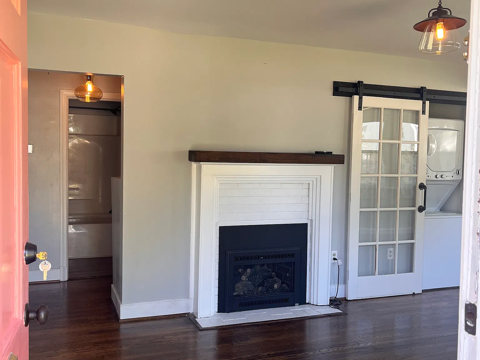 3 bed, 1025 sqft, $2,150 — Photo 2