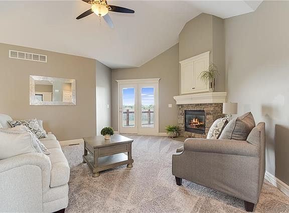 4th image of 1008 NW Persimmon Dr