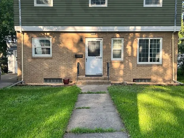 310 5th St S, Moorhead, MN 56560