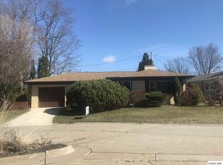 1725 Mount Vernon Ct, Dubuque, IA 52003