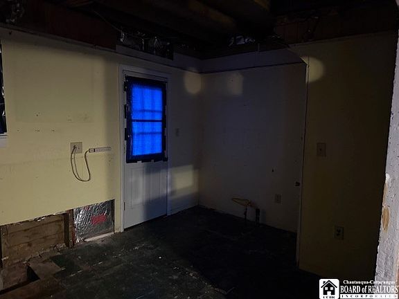 4th image of 2 W Lake St