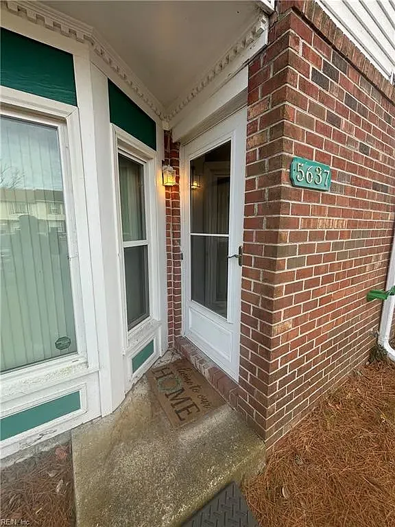 3 bed, 1.5 bath, 1355 sqft, $1,700 — Photo 1