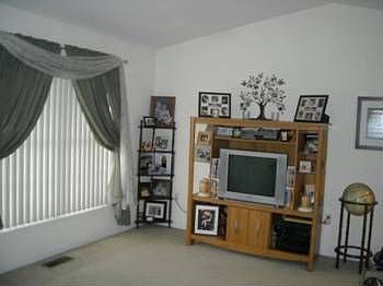 3rd image of 83 Red Hill Dr