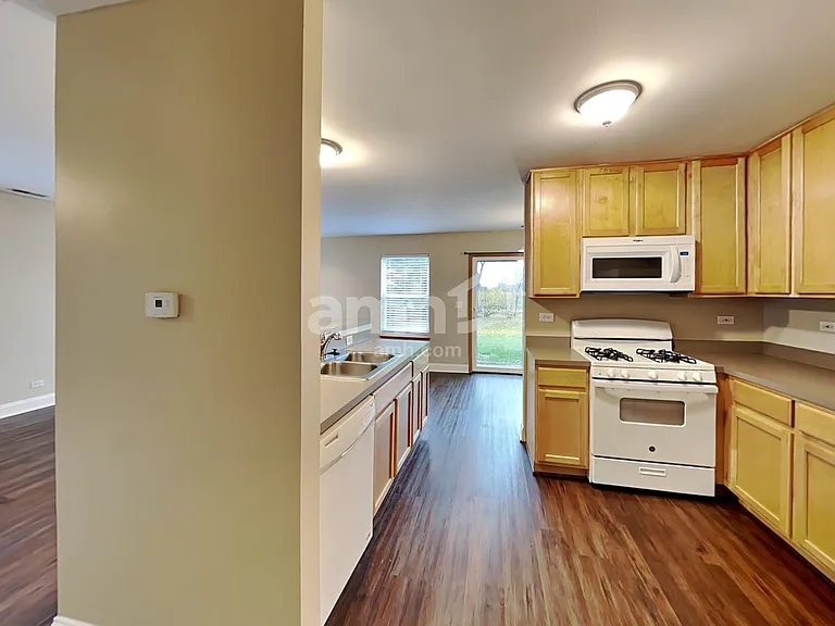 240 Wedgewood Cir — Photo 3