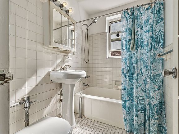 5th image of 67-14 108th St APT 3D